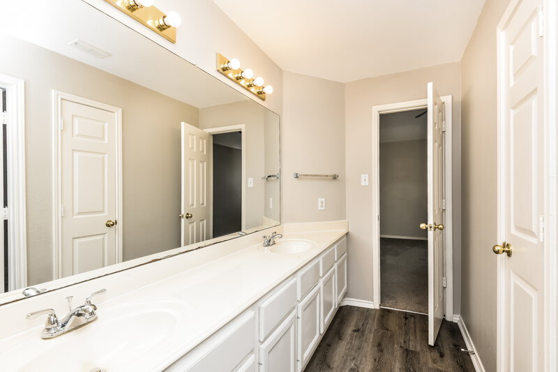 3,160/Mo, 1607 Spring Creek Ct Keller, TX 76248 Bathroom View 2
