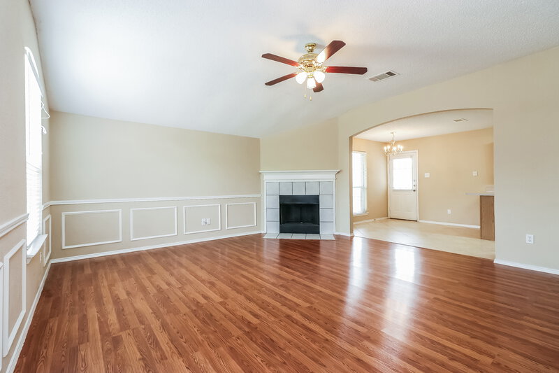 2,250/Mo, 1906 Winter Pass Trl Arlington, TX 76002 Living Room View