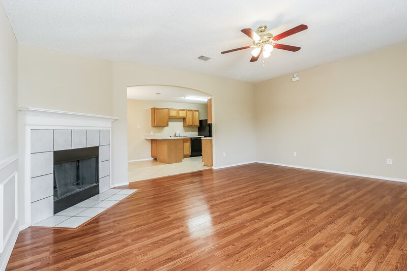 2,250/Mo, 1906 Winter Pass Trl Arlington, TX 76002 Living Room View 2