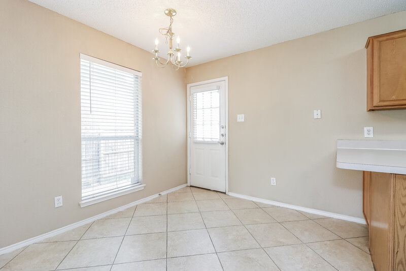 2,250/Mo, 1906 Winter Pass Trl Arlington, TX 76002 Dining Room View