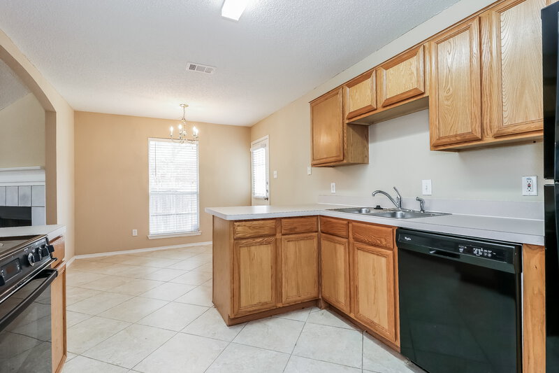 2,250/Mo, 1906 Winter Pass Trl Arlington, TX 76002 Kitchen View