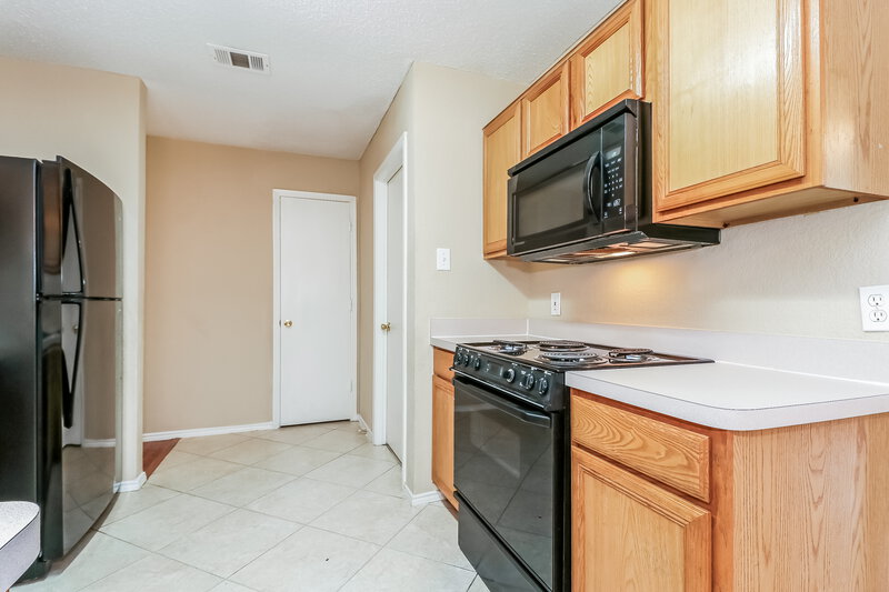 2,250/Mo, 1906 Winter Pass Trl Arlington, TX 76002 Kitchen View 2