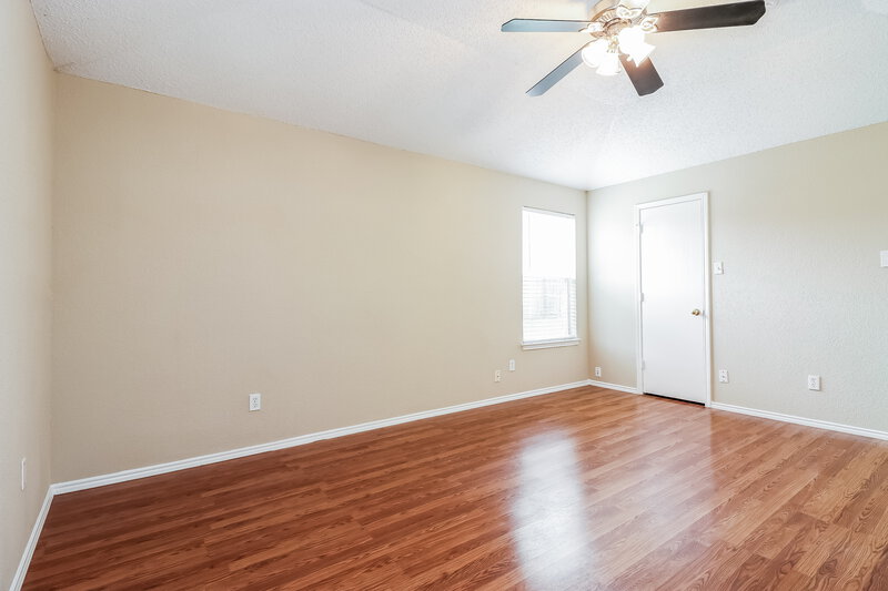 2,250/Mo, 1906 Winter Pass Trl Arlington, TX 76002 Master Bedroom View
