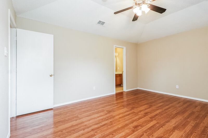 2,250/Mo, 1906 Winter Pass Trl Arlington, TX 76002 Master Bedroom View 2