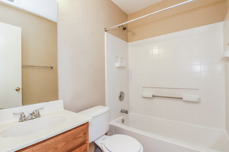 2,250/Mo, 1906 Winter Pass Trl Arlington, TX 76002 Master Bathroom View