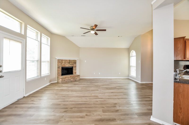 2,165/Mo, 508 Hampton Ct Seagoville, TX 75159 Living Room View 3