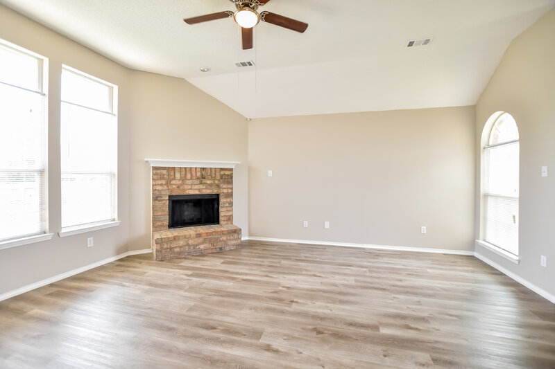 2,165/Mo, 508 Hampton Ct Seagoville, TX 75159 Living Room View 4