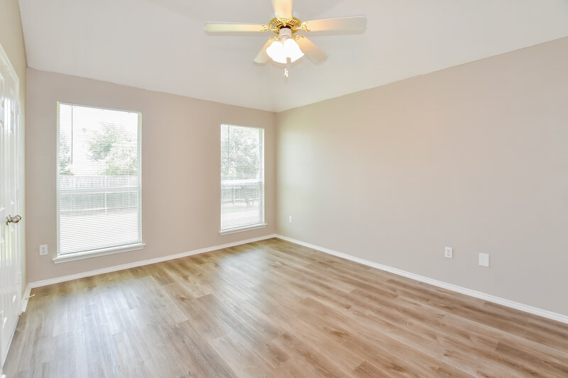 2,165/Mo, 508 Hampton Ct Seagoville, TX 75159 Main Bedroom View 2