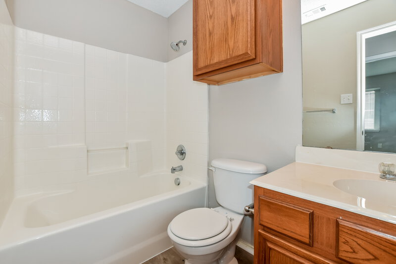 2,165/Mo, 508 Hampton Ct Seagoville, TX 75159 Bathroom View