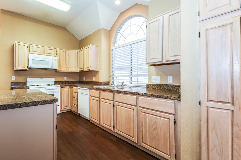 2,535/Mo, 713 Claire View Dr Desoto, TX 75115 Kitchenlarge View 2