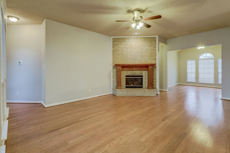 2,775/Mo, 1629 Laurel Springs Ct Desoto, TX 75115 Living Room View 2