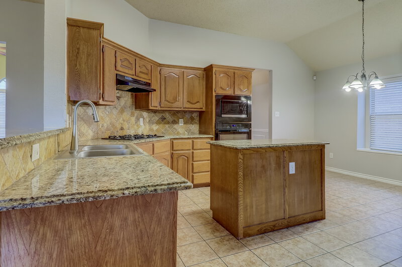 2,775/Mo, 1629 Laurel Springs Ct Desoto, TX 75115 Kitchen View
