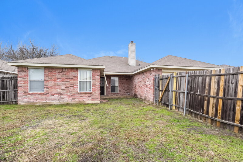 2,305/Mo, 1746 ONeal St Lancaster, TX 75134 Rear View