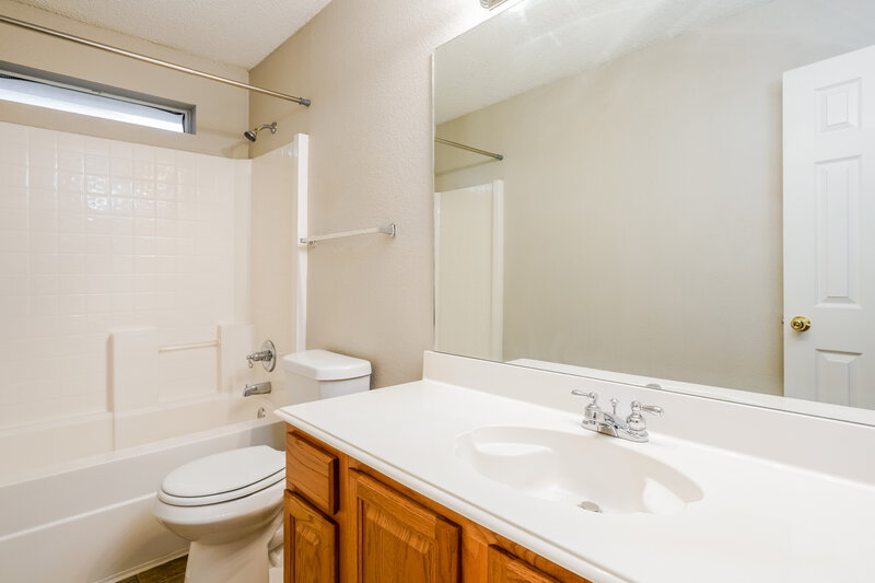 1,775/Mo, 3912 Tarpon Springs Dr Fort Worth, TX 76123 Bathroom View