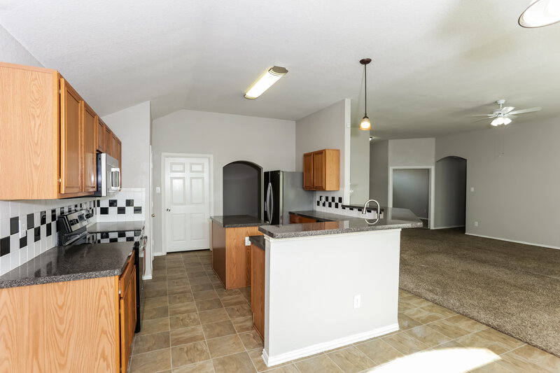 2,215/Mo, 6428 Canyon Lake Dr Dallas, TX 75249 Kitchen View