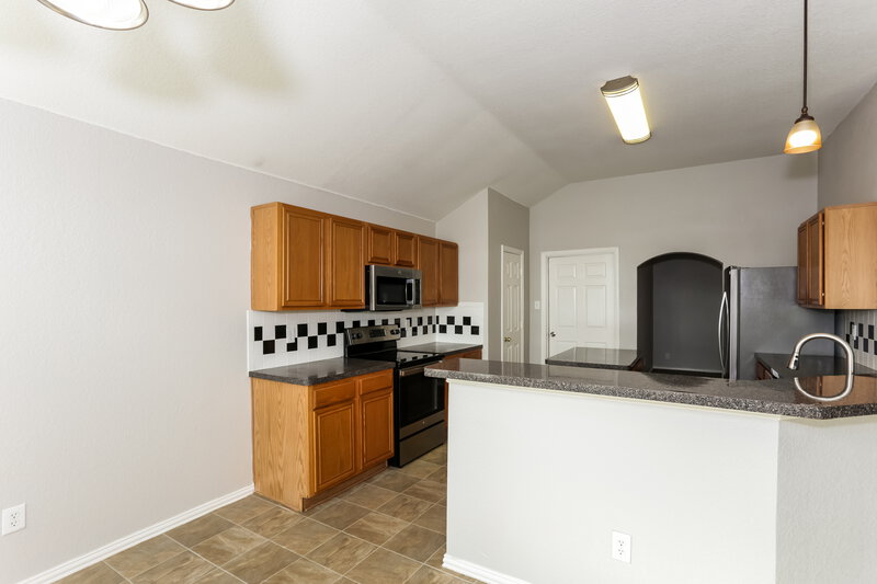 2,215/Mo, 6428 Canyon Lake Dr Dallas, TX 75249 Kitchen View 2