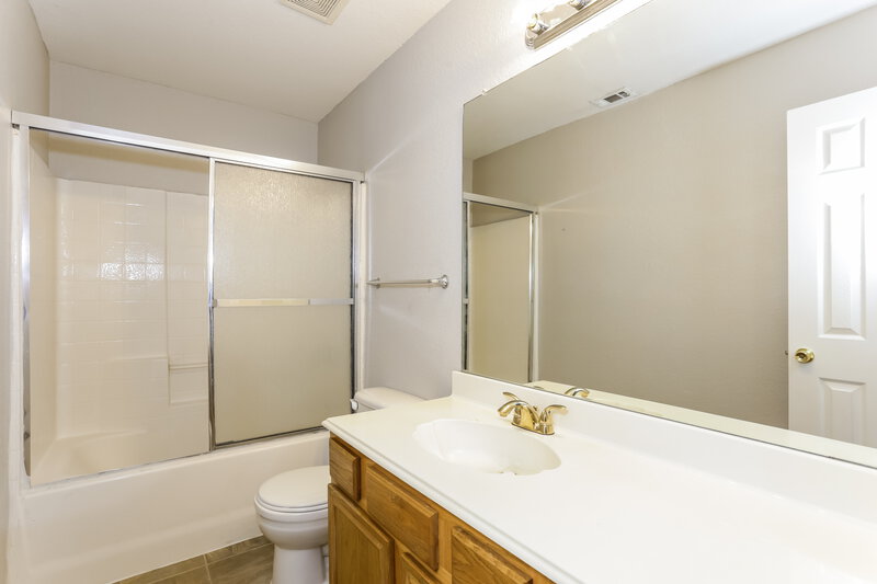 2,215/Mo, 6428 Canyon Lake Dr Dallas, TX 75249 Bathroom View