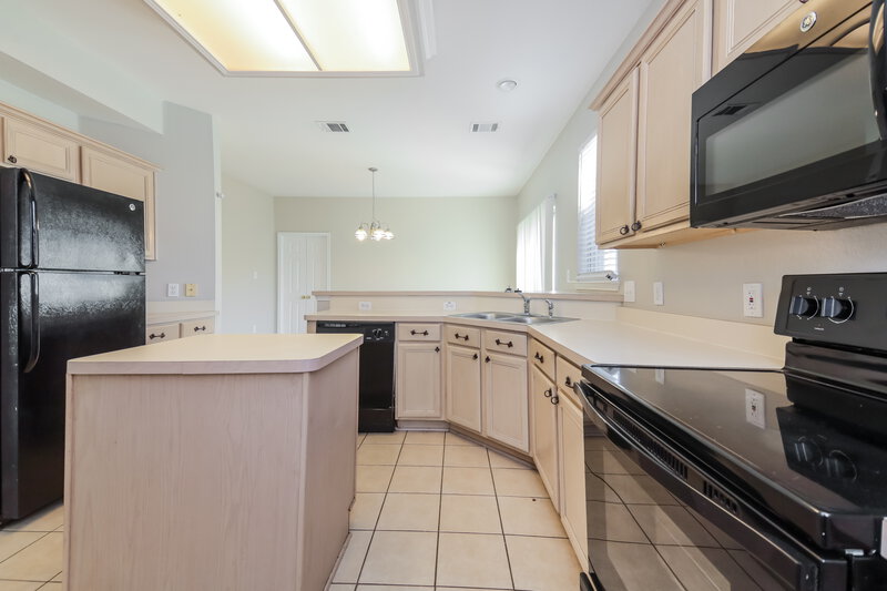 2,445/Mo, 7418 Euclid Dr Rowlett, TX 75089 Kitchen View 2