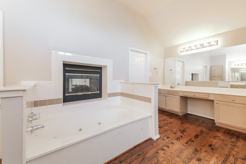 2,445/Mo, 7418 Euclid Dr Rowlett, TX 75089 Main Bathroom View