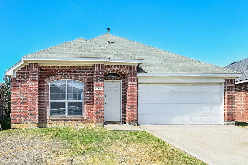 2,595/Mo, 10816 Briaroaks Dr Fort Worth, TX 76140 External View