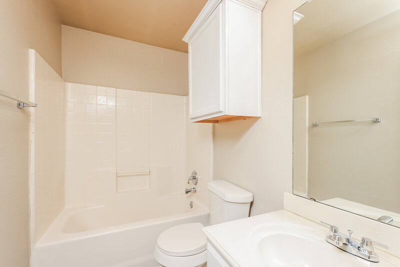 1,645/Mo, 13532 Baldcypress Dr Dallas, TX 75253 Bathroom View