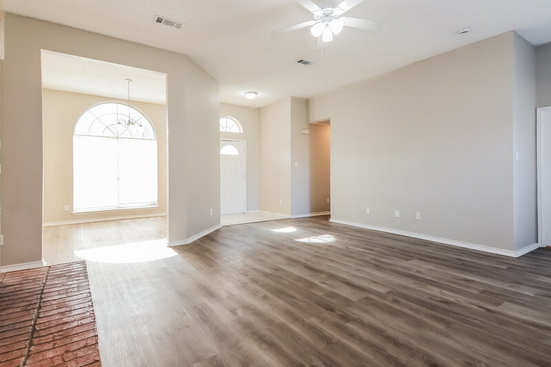 1,930/Mo, 2310 Summit Dr McKinney, TX 75071 Living Room View 2