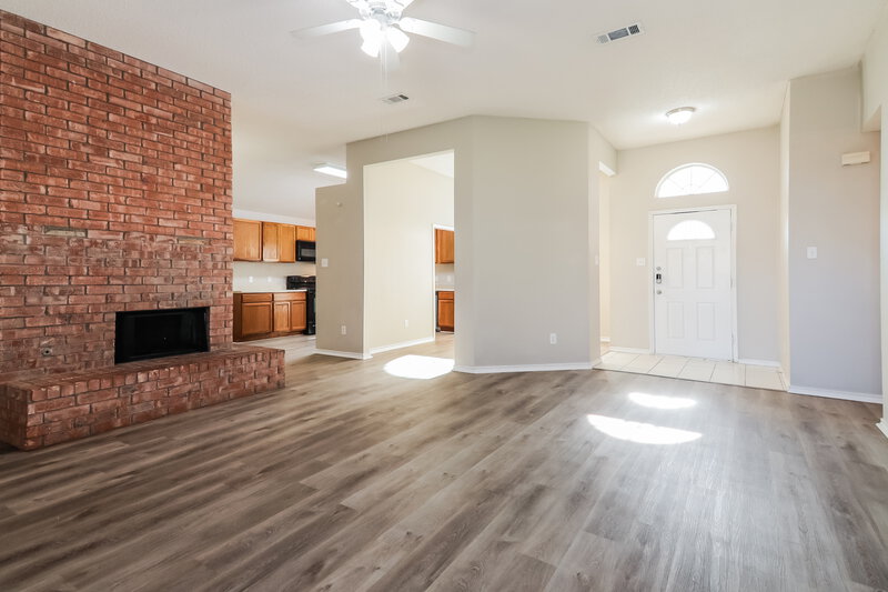 1,930/Mo, 2310 Summit Dr McKinney, TX 75071 Living Room View 4