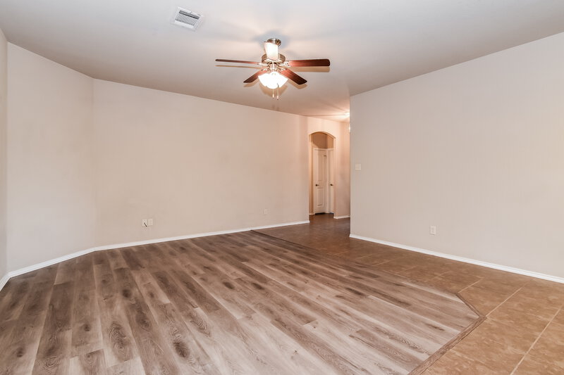 2,230/Mo, 2721 Leslie Ln Anna, TX 75409 Living Room View
