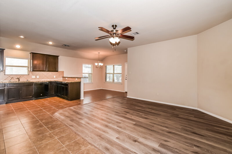 2,230/Mo, 2721 Leslie Ln Anna, TX 75409 Living Room View 2