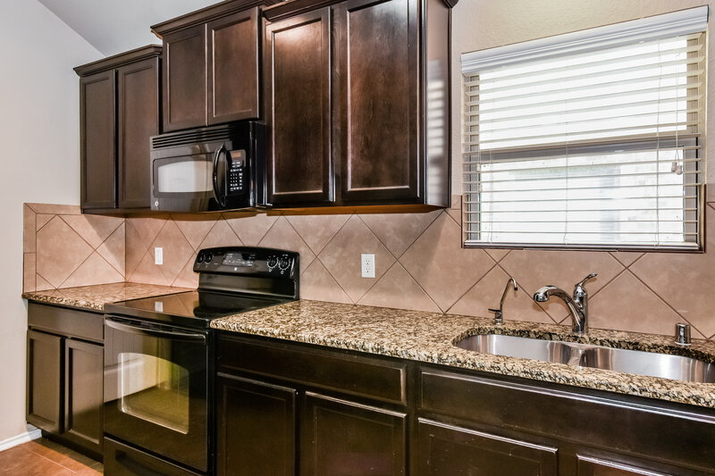 2,230/Mo, 2721 Leslie Ln Anna, TX 75409 Kitchen View 2