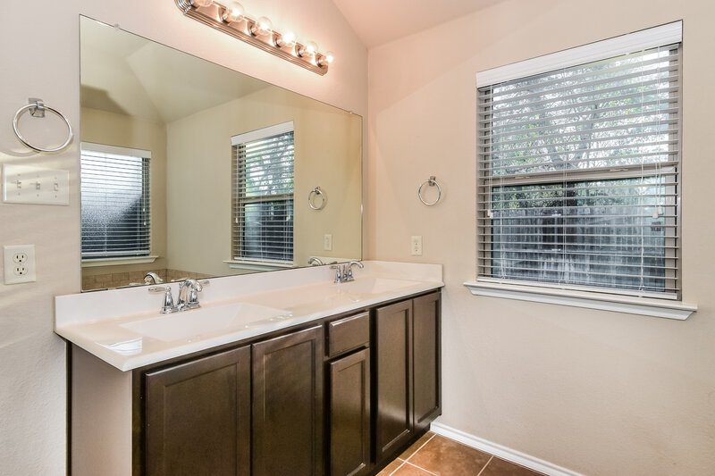 2,230/Mo, 2721 Leslie Ln Anna, TX 75409 Bathroom View