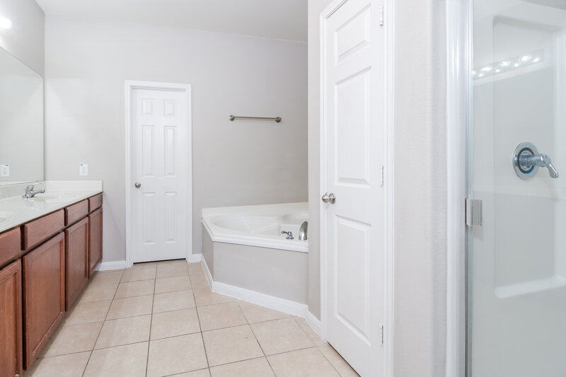 2,275/Mo, 309 Meadow View Ln Anna, TX 75409 Main Bathroom View