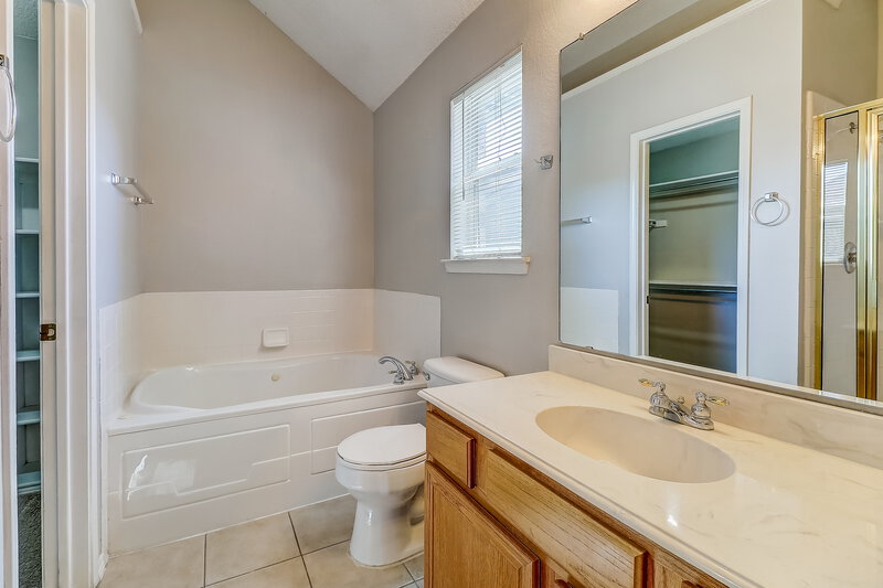 2,320/Mo, 3804 Sycamore Ln Rockwall, TX 75032 Main Bathroom View