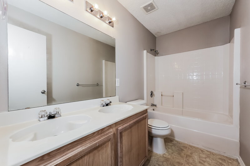 1,985/Mo, 521 Merton Ct Crowley, TX 76036 Bathroom View 2