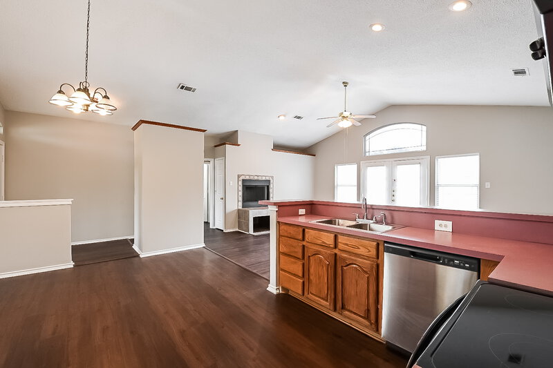 2,220/Mo, 404 Roan Ln Red Oak, TX 75154 Kitchen View