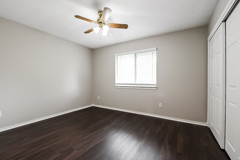 2,220/Mo, 404 Roan Ln Red Oak, TX 75154 Bedroom View 2