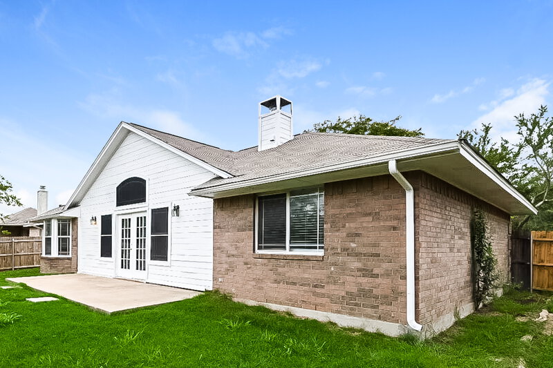 2,220/Mo, 404 Roan Ln Red Oak, TX 75154 Rear View