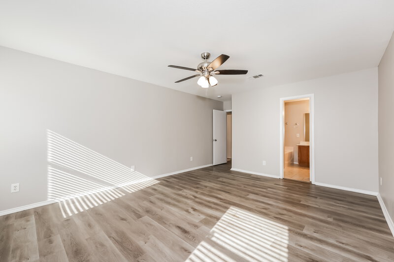 2,530/Mo, 7029 Pickford Ct Arlington, TX 76001 Main Bathroom View