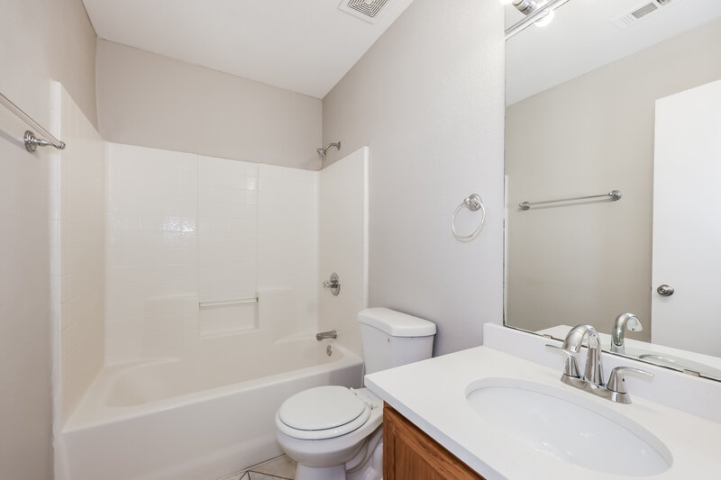 2,530/Mo, 7029 Pickford Ct Arlington, TX 76001 Bathroom View