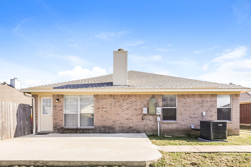 2,530/Mo, 7029 Pickford Ct Arlington, TX 76001 Rear View