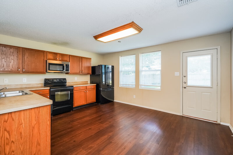 2,180/Mo, 3520 Clydesdale Dr Denton, TX 76210 Kitchen View 2