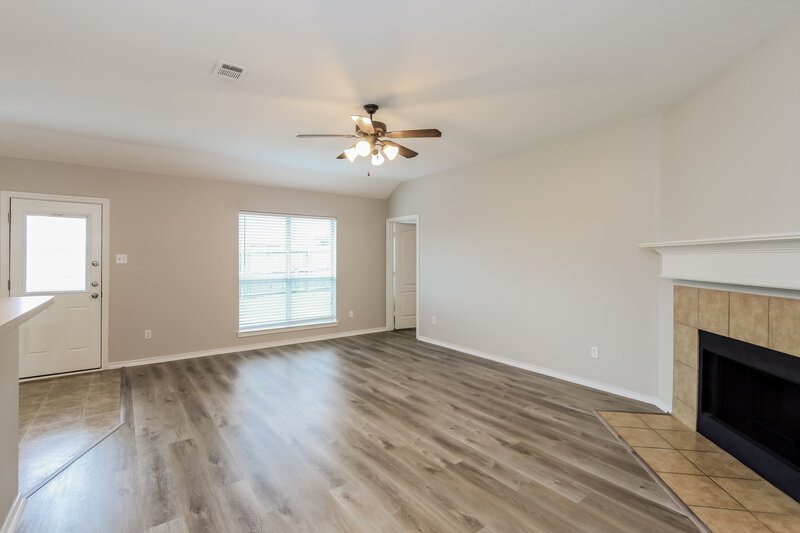 2,100/Mo, 118 Richard Ln Red Oak, TX 75154 Living Room View