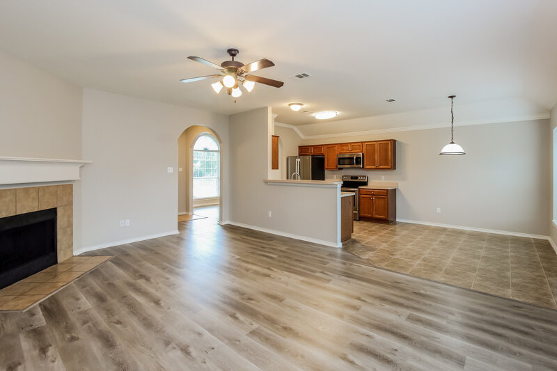2,100/Mo, 118 Richard Ln Red Oak, TX 75154 Living Room View 3