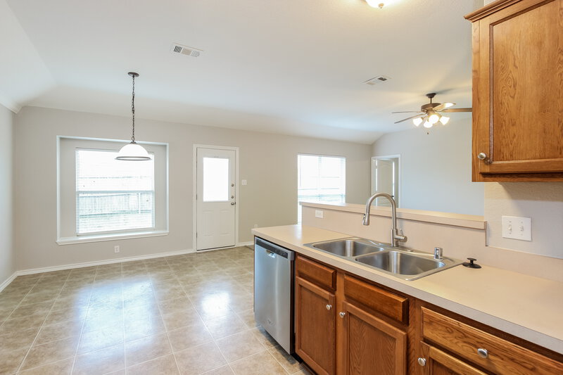 2,100/Mo, 118 Richard Ln Red Oak, TX 75154 Kitchen View 2