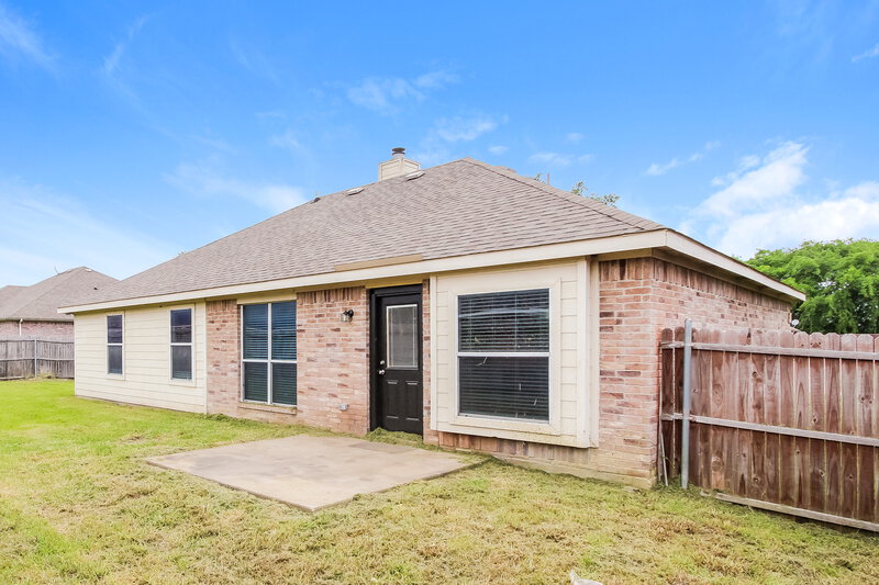 2,100/Mo, 118 Richard Ln Red Oak, TX 75154 Rear View
