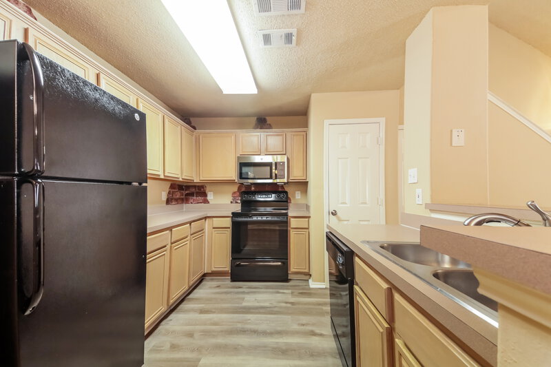 2,180/Mo, 525 Valley View Dr Lewisville, TX 75067 Kitchen View 2
