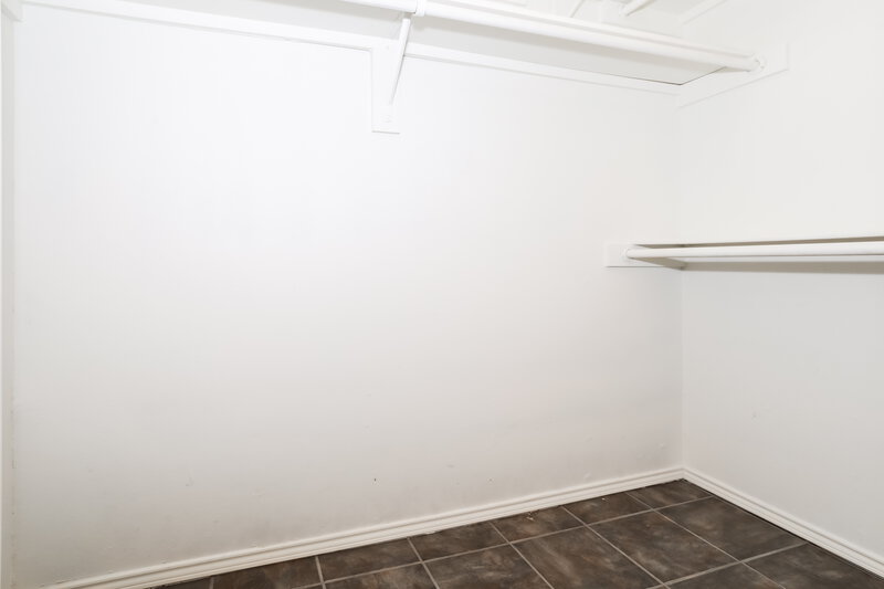 1,750/Mo, 2401 Westheimer Rd Denton, TX 76210 Walk In Closet View