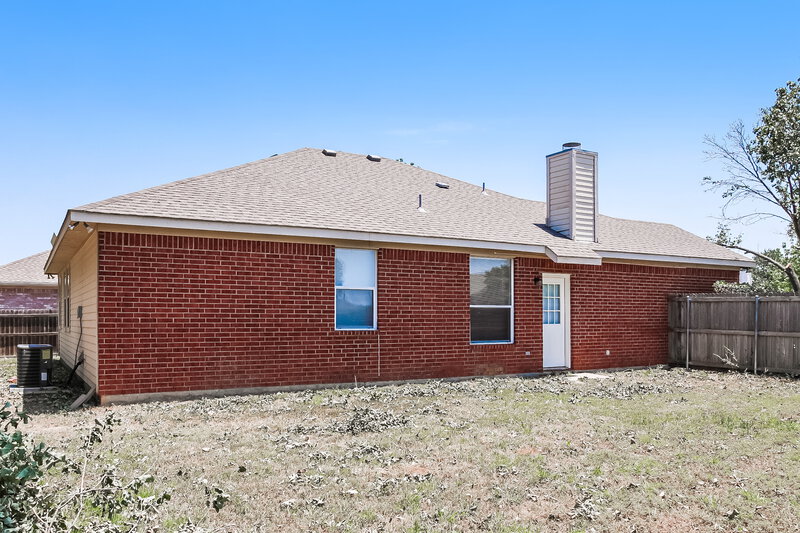 1,750/Mo, 2401 Westheimer Rd Denton, TX 76210 Rear View