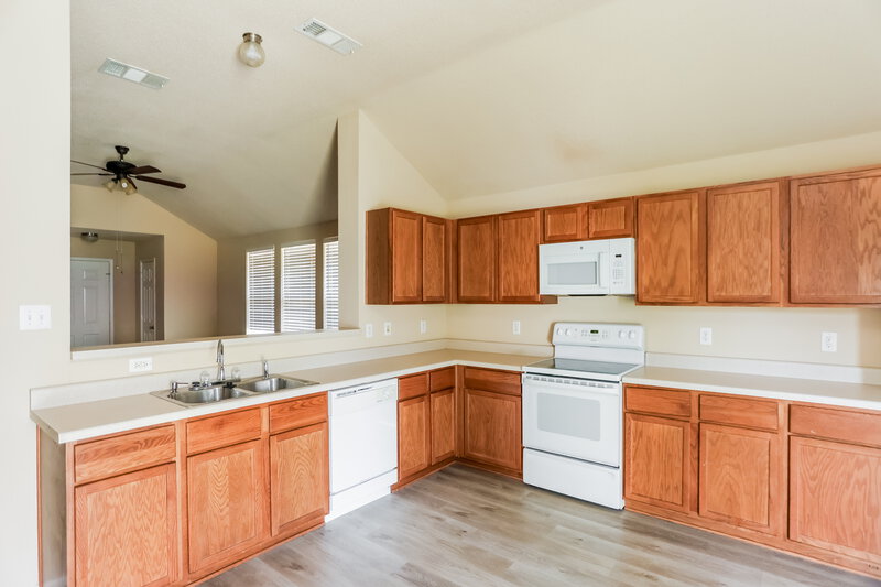 2,640/Mo, 2409 Spoonbill Ct Mesquite, TX 75181 Kitchen View 3