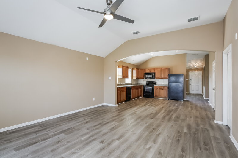 2,085/Mo, 630 Canvas Ct Lancaster, TX 75146 Living Room View 2